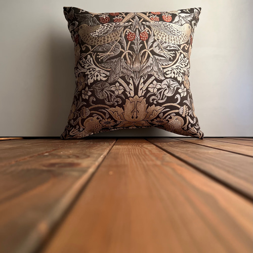 SALE!!】【クッションカバー】【日本製】ウィリアム•モリス いちご泥棒