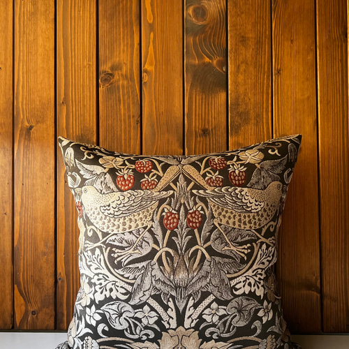 SALE!!】【クッションカバー】【日本製】ウィリアムモリス いちご泥棒