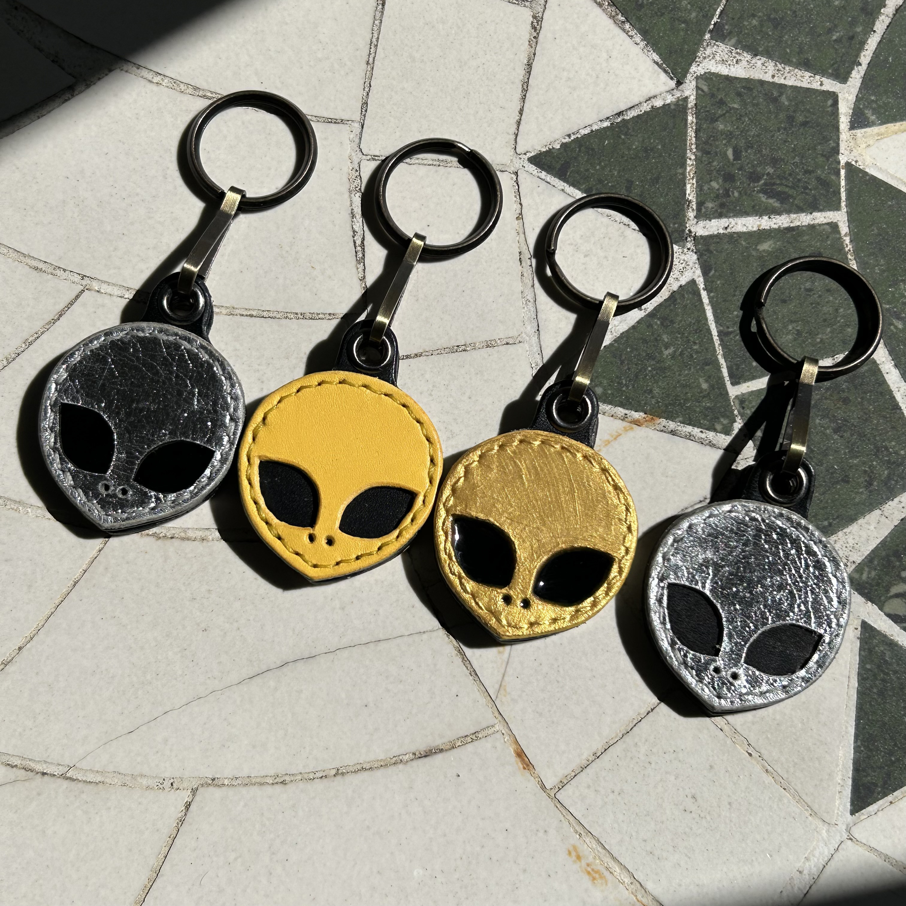 宇宙人 中古【 キーホルダー グレイ ② フエラムネ 人型 】おまけ 希少