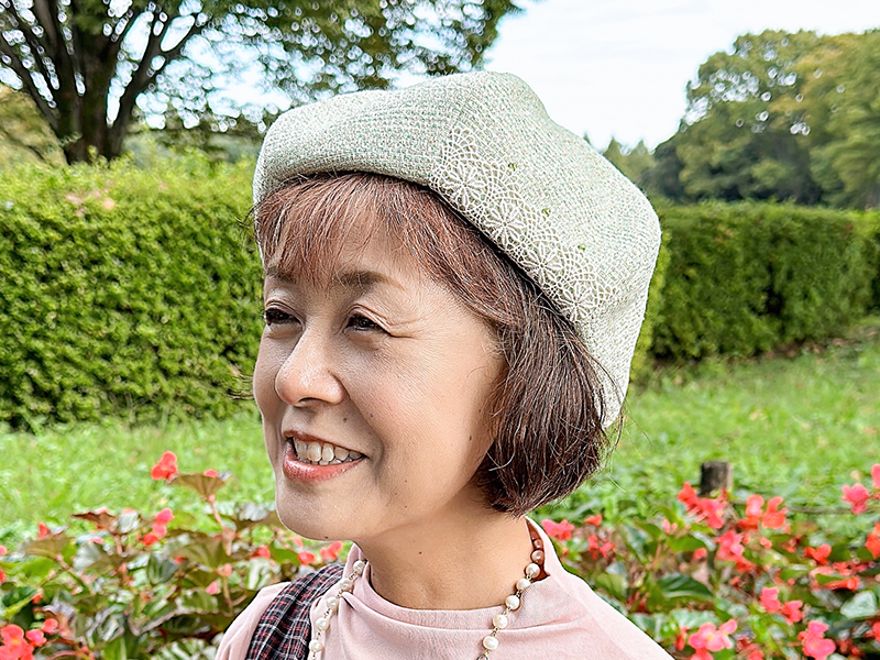 【即納品】大きいサイズにも対応！ミントグリーンのふんわり６枚はぎベレー帽。猫のブローチ付き