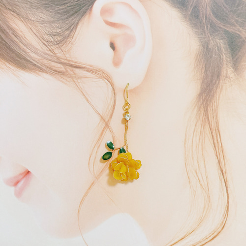 ピアス【 ゆかしき薔薇 】イヤリングにも変更可能 ピアス（フック