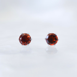 14kgf》モザンビークガーネット スクエアピアス / イヤリング ピアス