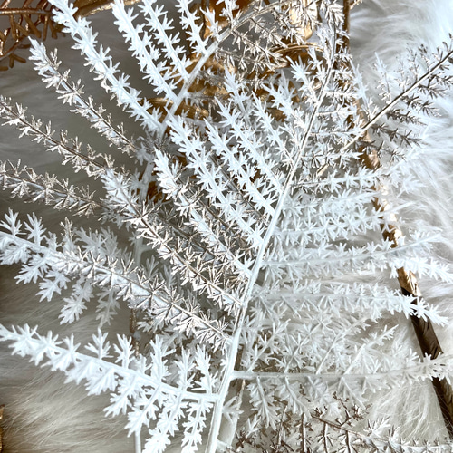 白いダリアとカラー、白ポンポンマムの水引飾り ホワイトゴールド 梅