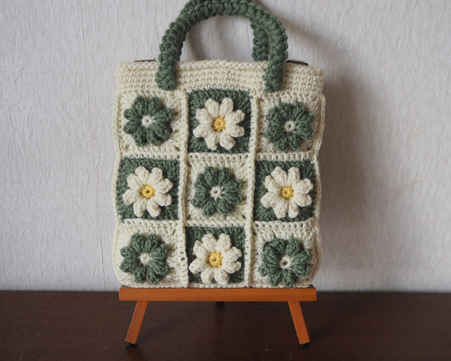 アイボリー に光沢がある花柄刺繍 ハンドバッグと草履セット 成人式 草履バッグセット 振袖 卒業式 結婚式 礼装 モダン 上品 刺繍