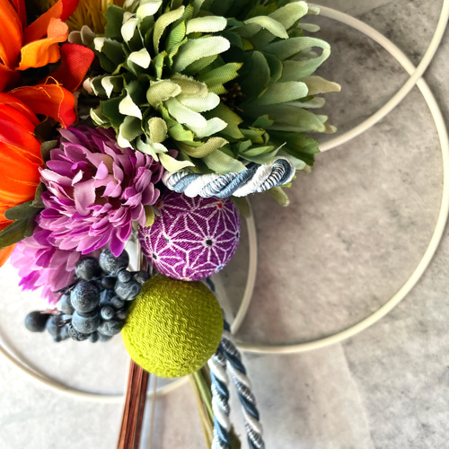 オレンジのマムとピンクッションのベージュブラウン水引飾り 梅 正月