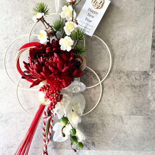 ボルドーのカラーとポンポンマムのデザイン水引飾り 梅 正月飾り