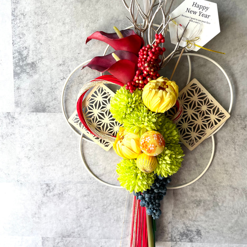 ボルドーのカラーとポンポンマムのデザイン水引飾り 梅 正月飾り