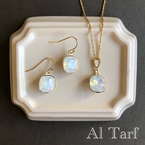 ホワイトオパール]大粒12mm スワロフスキークリスタルのピアス