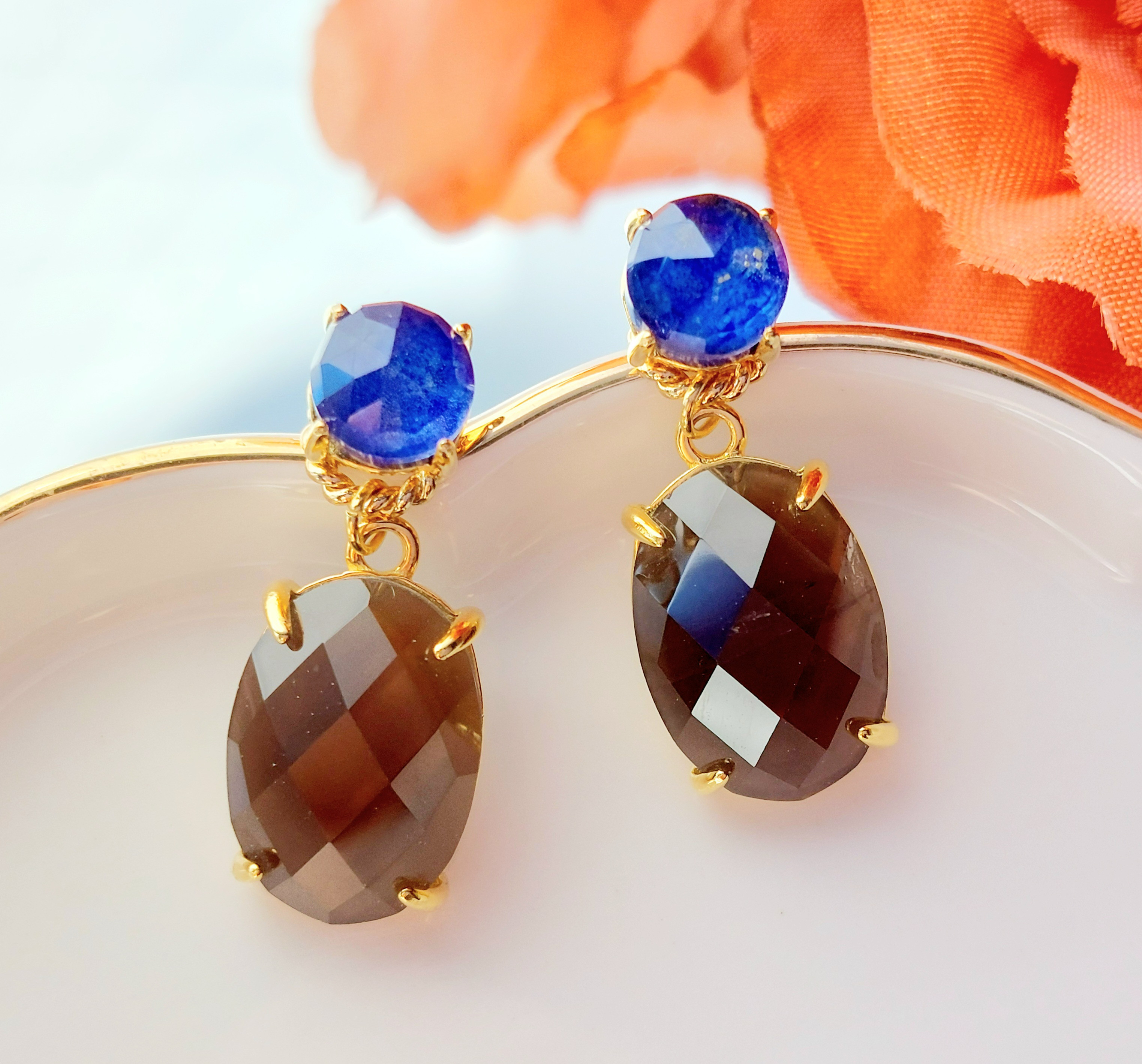 【天然石】ラピスラズリ×クリスタルAAAとホワイトシェル×スモーキークォーツAAA の2wayピアス