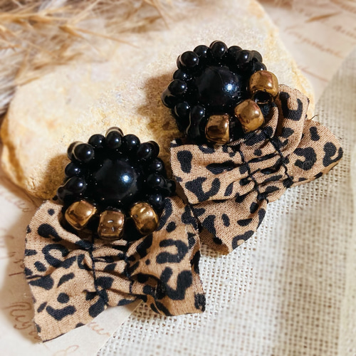 刺繍　黒　チロリアンテープ　ボタン　ヴィンテージ　リボン　ピアス　イヤリング 刺繍 黒 チロリアンテープ ボタン ヴィンテージ リボン ピアス