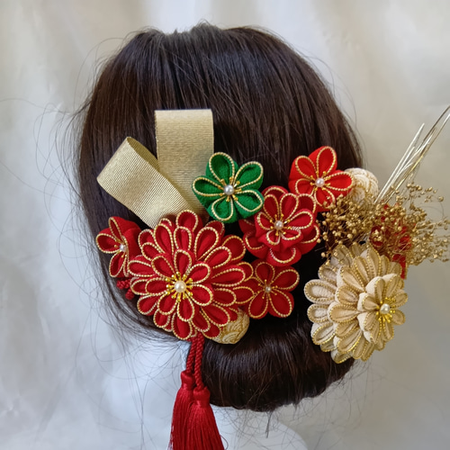 受注制作】赤 濃赤 生成 成人式 髪飾り つまみ細工 ちりめん 卒業式