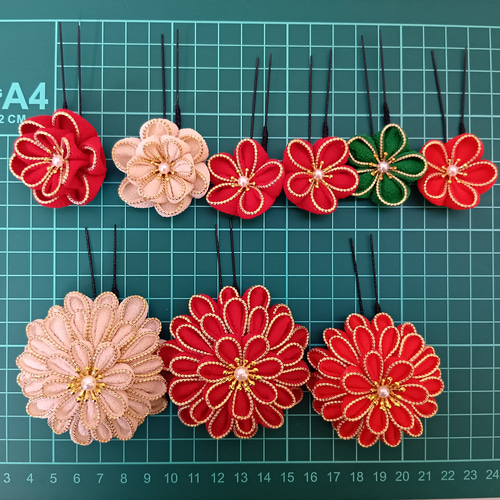 受注制作】赤 濃赤 生成 成人式 髪飾り つまみ細工 ちりめん 卒業式