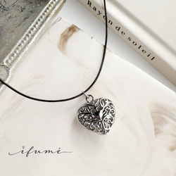 【ifumé】透かしハートの革紐ネックレス ニッケルフリー 金属アレルギー対応 SILVER 母の日ギフト 1枚目の画像