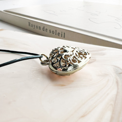 【ifumé】透かしハートの革紐ネックレス ニッケルフリー 金属アレルギー対応 SILVER 母の日ギフト 2枚目の画像