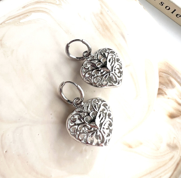 【ifumé】透かしハートのフープピアス/イヤリング サージカルステンレス 金属アレ対応 SILVER 母の日ギフト 1枚目の画像