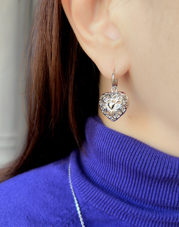 【ifumé】透かしハートのフープピアス/イヤリング サージカルステンレス 金属アレ対応 SILVER 母の日ギフト 2枚目の画像