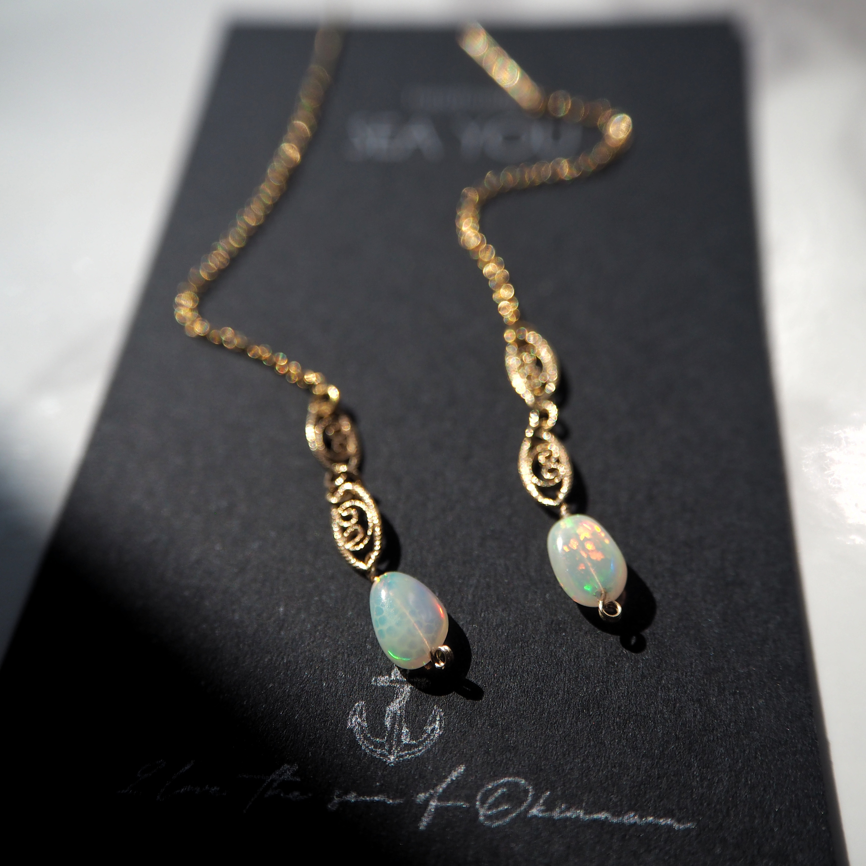 14Kgf×エチオピアオパールのアメリカンピアス