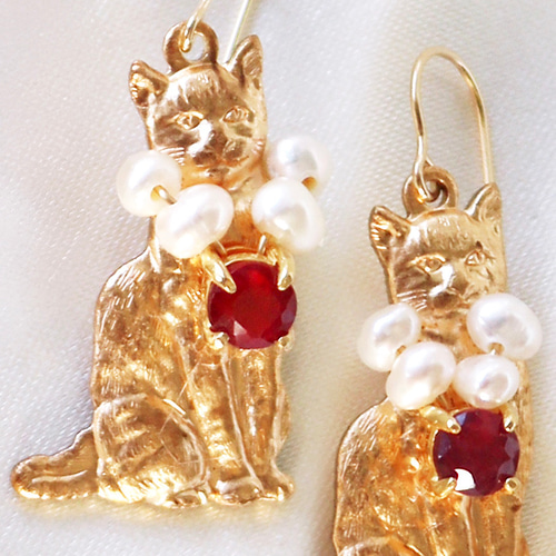 猫の日SALE】【短毛ねこ】ピアス（ルビー約4mm）ピアス金具14KGF 動物