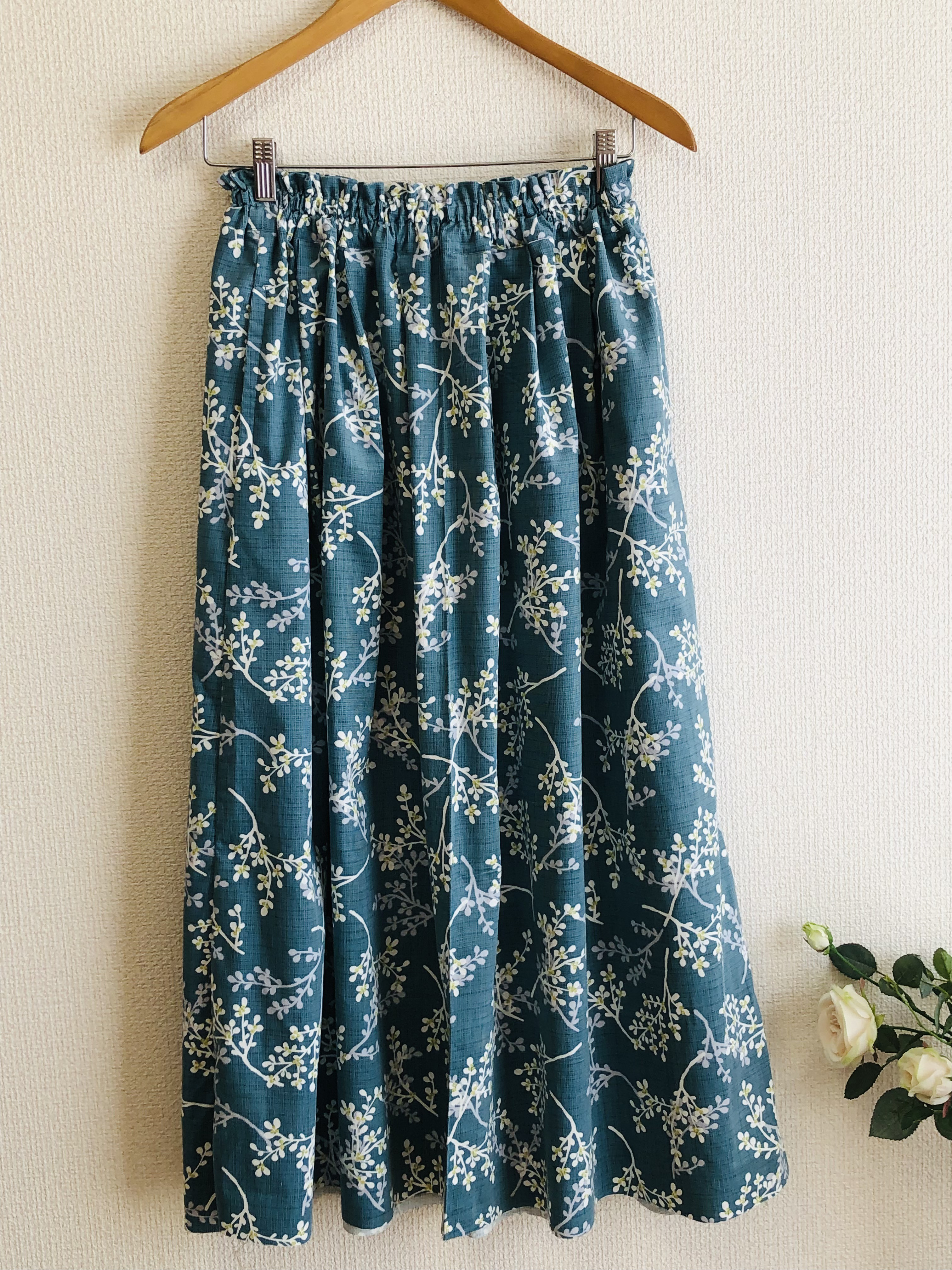 秋冬コーデュロイ　ホワイトリーフのタックギャザースカート✳︎エメラルドブルー