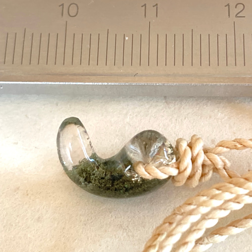 希少】ガネーシュヒマール産水晶勾玉☆クローライト入り 精麻