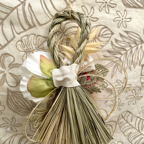 ◤576»2025*早割りお正月しめ縄飾り*ホワイトカラー*ゴールドラメ入り