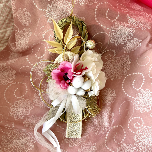 ◤576»2025*早割りお正月しめ縄飾り*ホワイトカラー*ゴールドラメ入り