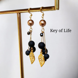 Key of Life▶秋冬ブラックベリー 透かしリーフ 大ぶりピアス/イヤリング(金属アレルギー対応)14kgf 2枚目の画像