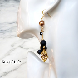 Key of Life▶秋冬ブラックベリー 透かしリーフ 大ぶりピアス/イヤリング(金属アレルギー対応)14kgf 11枚目の画像