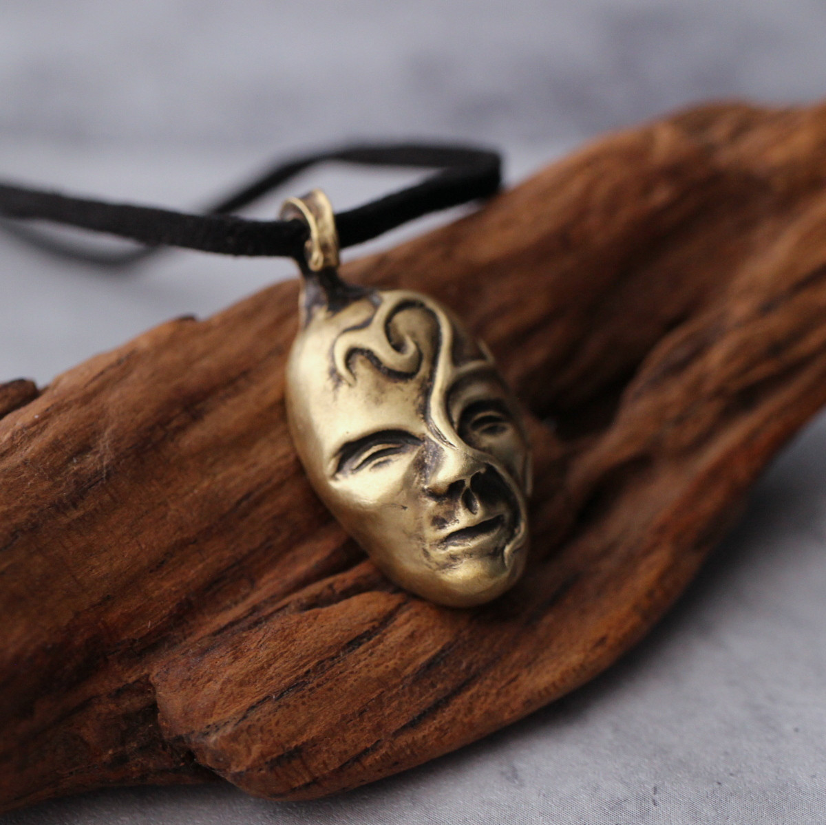 幸福な終｜真鍮｜ペンダント｜コットンロープ付｜顔｜デスマスク｜トライバル｜オリジナル｜カジュアル｜メンズ｜20歳～