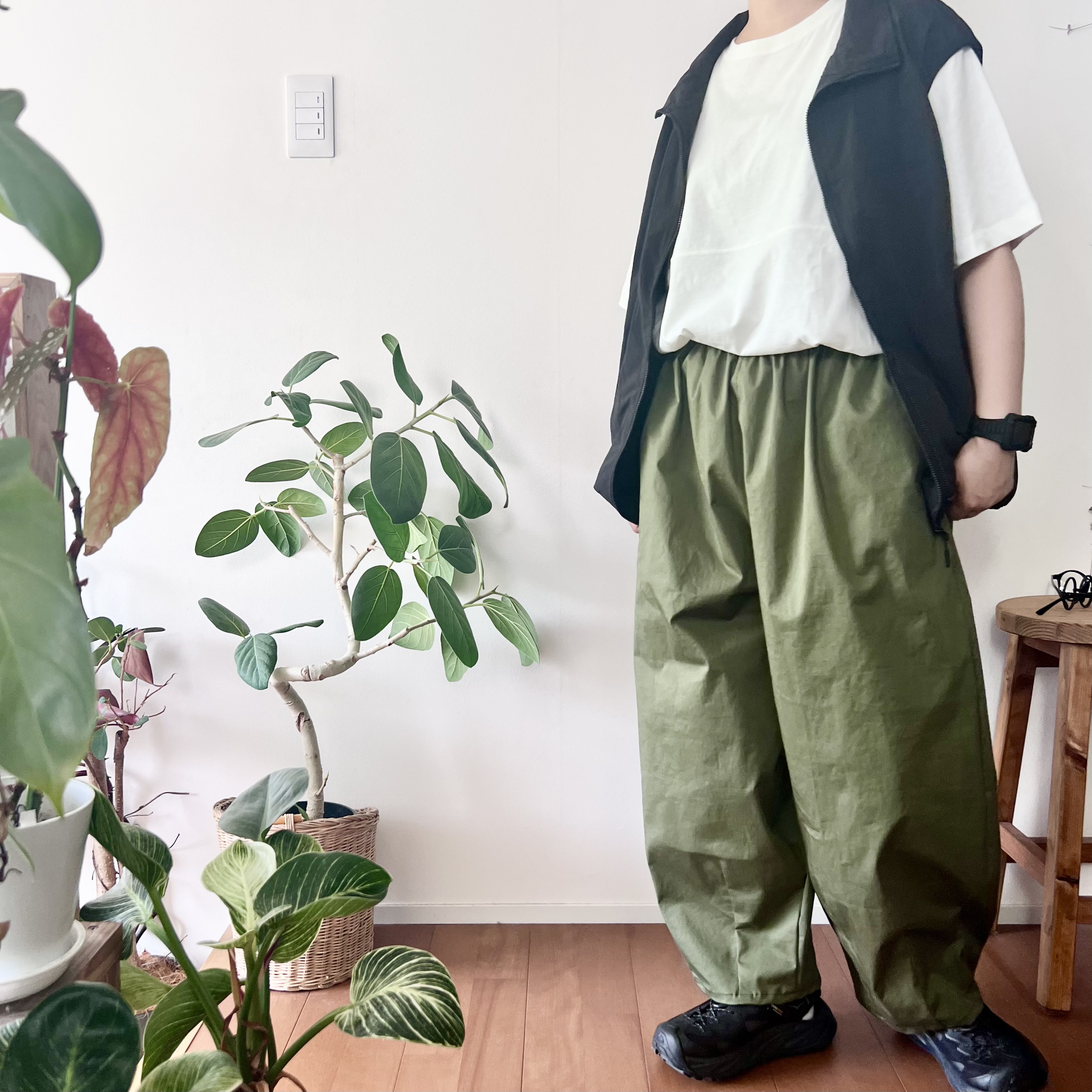 『天日干しミリタリーグリーン』カーブワイドパンツ