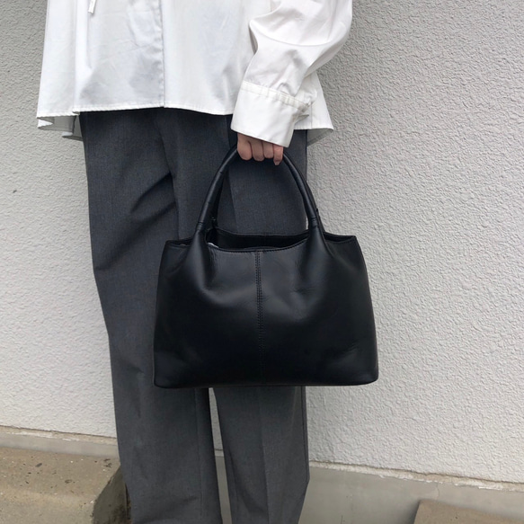 【本革】フォーマルバックに最適です安い型押し皮でなく、本格的なミラノと言う質の高い皮を使用しています。 9枚目の画像