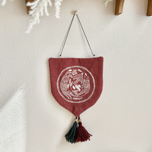 きつね・うさぎ・とり 手刺繍タペストリー 《通年飾れる