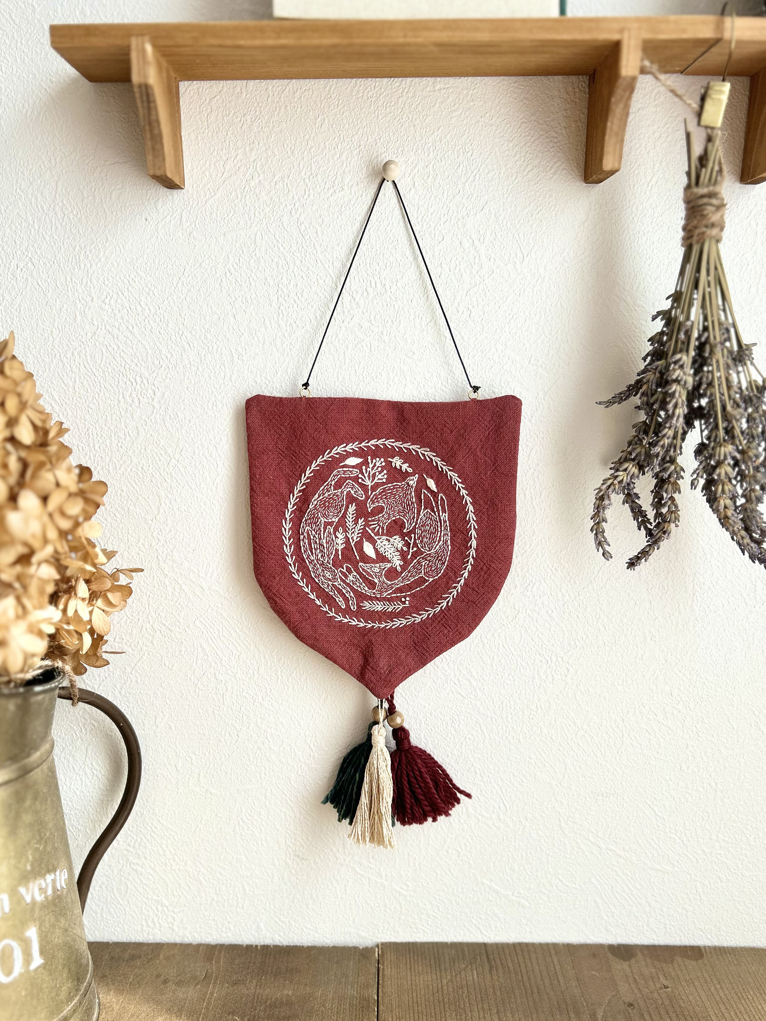きつね・うさぎ・とり 手刺繍タペストリー 《通年飾れる