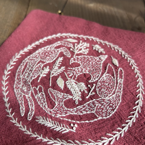 きつね・うさぎ・とり 手刺繍タペストリー 《通年飾れる