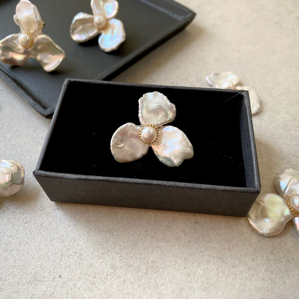 ブローチ】淡水パール ケシパールのお花のブローチ ブローチ R 通販