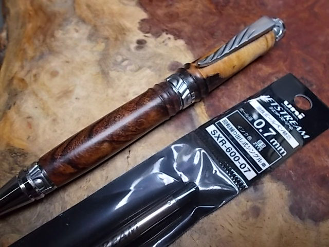 グラナディロ（紅白の変り杢）のＤⅹシガータイプのボールペン　　手作り品！