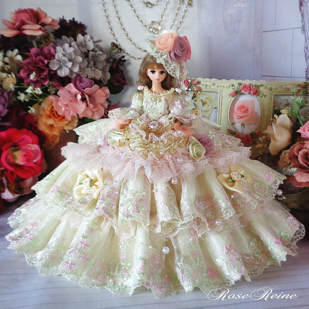 ベルサイユの薔薇 優美な花園パウダリークリームのプリンセスドールドレス