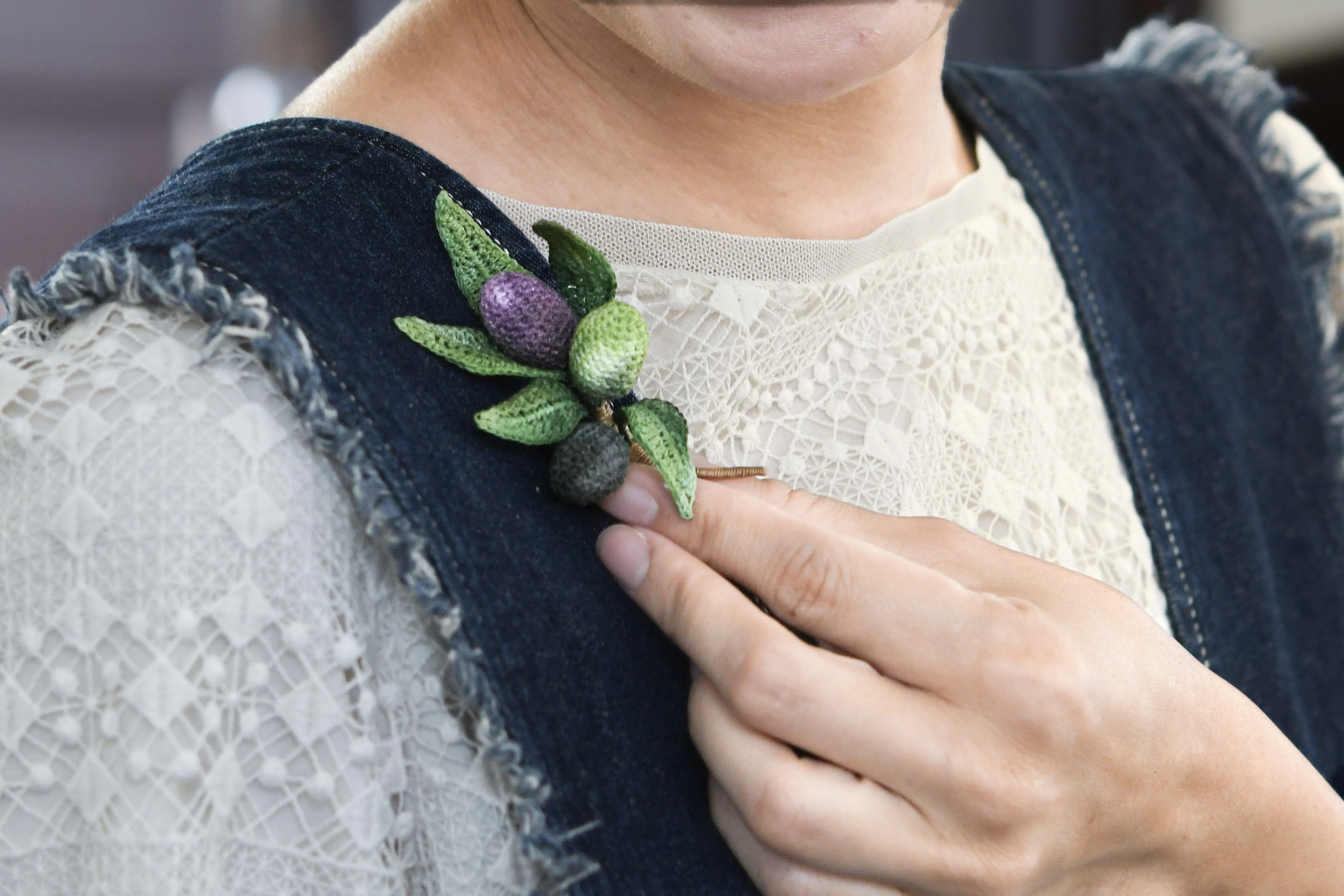 【受注制作20日】2024新作ブローチ　オリーブ、ひと枝　　レース編み　かぎ針編み