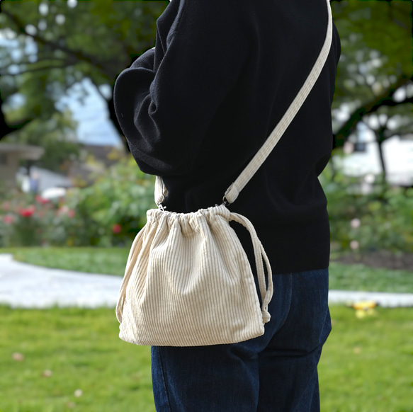 コーデュロイの巾着ポシェット☆サコッシュ☆アイボリー サコッシュ
