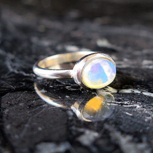ウォーターオパール リング 【10月誕生石】 虹色 ひと粒 フクリン 鏡面
