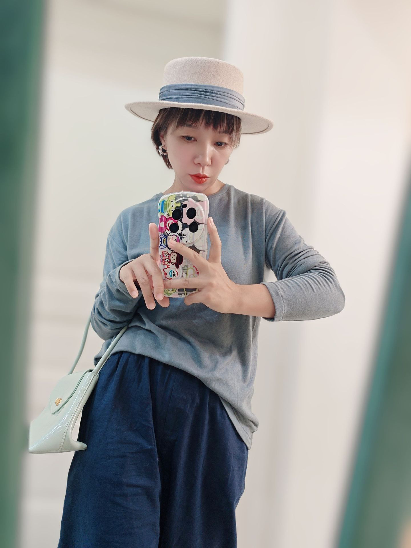 ヴィンテージ広ツバ小短つばベージュ平トップ礼帽レディース羊毛秋冬ウールフェルト帽イギリス風マルチユースフレンチスタイル