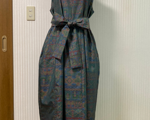 着物リメイク　ロングワンピース 和モダン 上質生地 ウエストリボン付き 着物リメイク 紬ノースリーブ ロングワンピース ウエストリボン付き