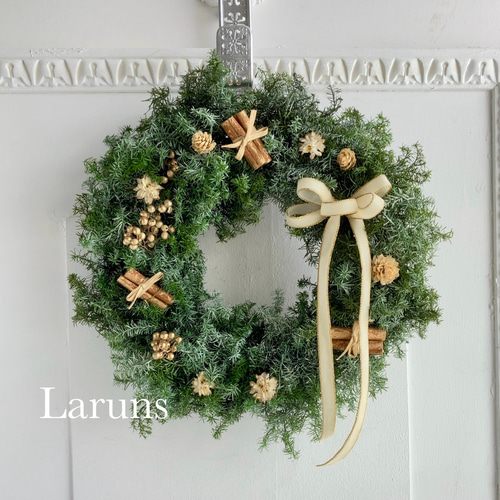 色味をおさえたヒムロスギとブルーアイスの小さめリース 色味をおさえ