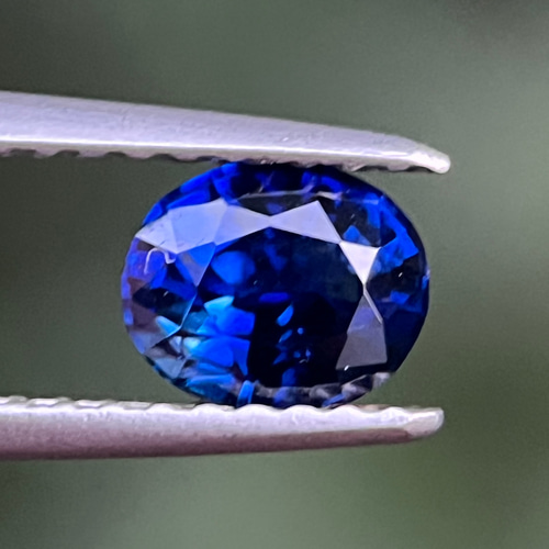 ロイヤルブルーサファイアスリランカ産0.75ct天然石 Natural Royal