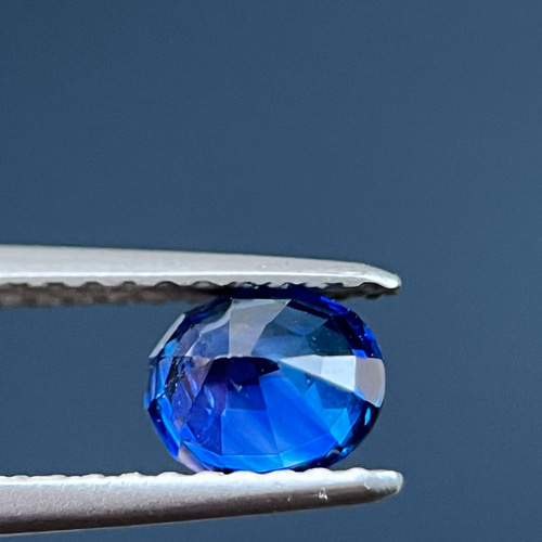 ロイヤルブルーサファイアスリランカ産0.75ct天然石 Natural Royal