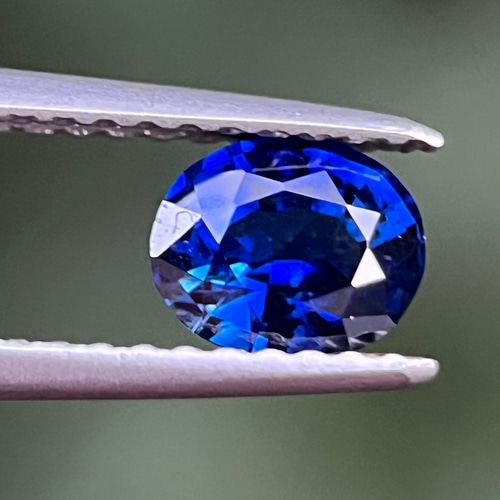 ロイヤルブルーサファイアスリランカ産0.75ct天然石 Natural Royal