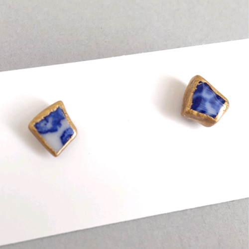 一粒ピアス 一点もの 送料無料 シー陶器 金継ぎアクセサリー 光沢 