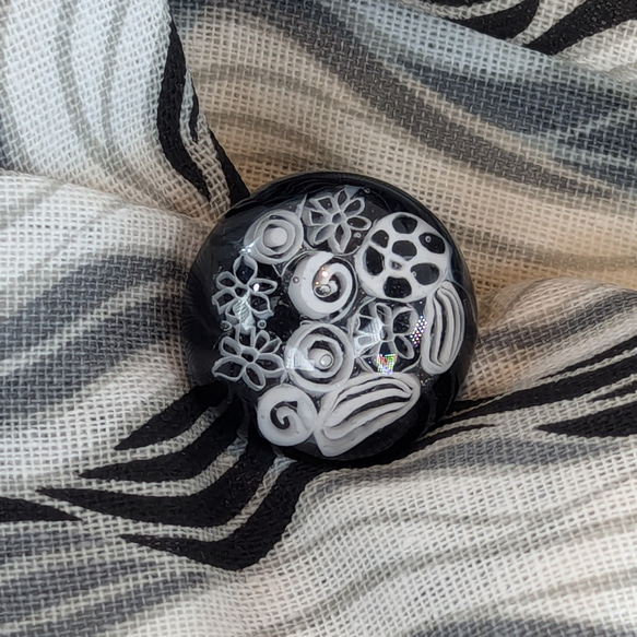 【新作】大人可愛いレースムリーニブルーブラックスカーフ留 1枚目の画像