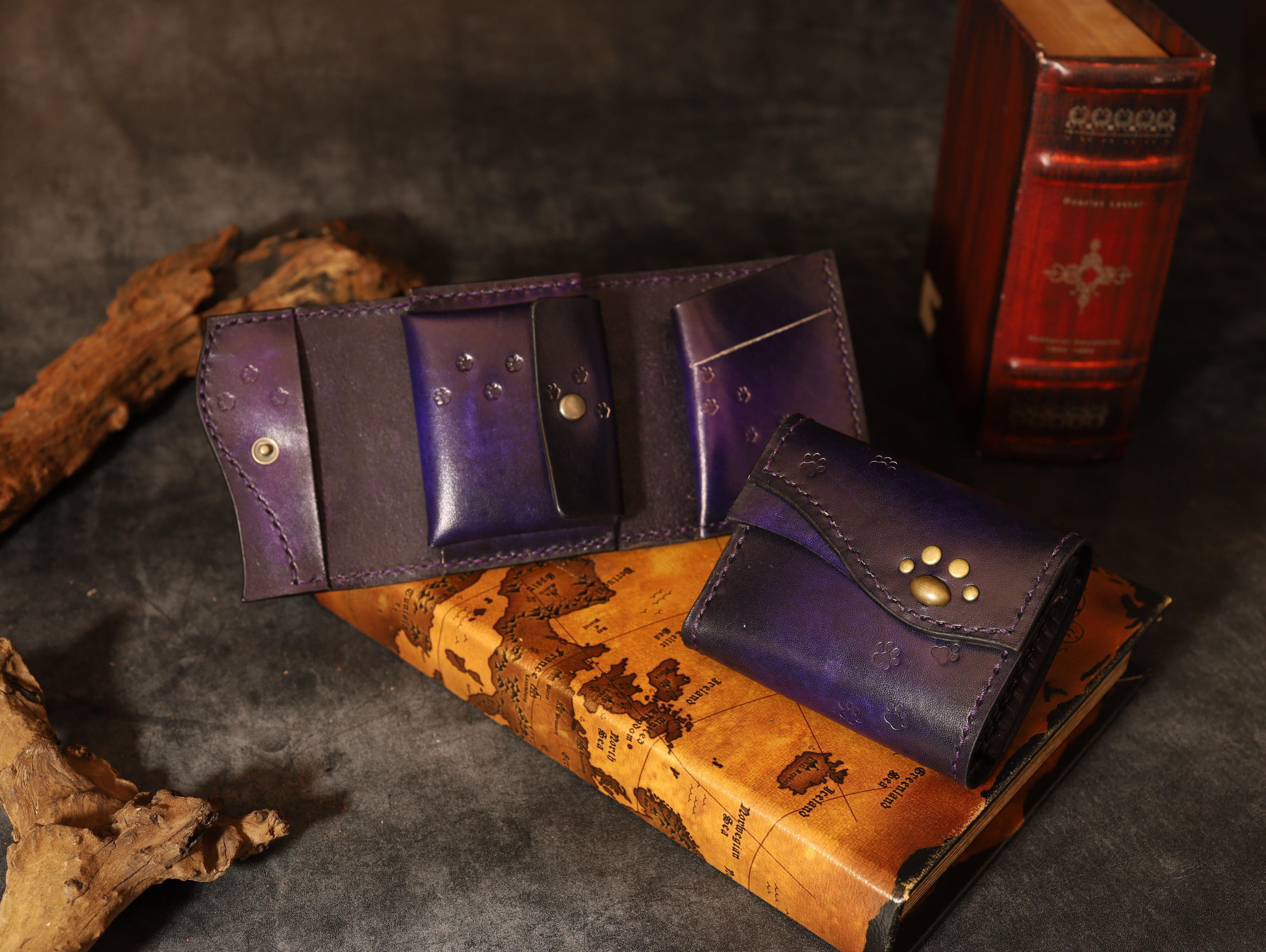 【猫の肉球ミニ財布】アンティーク手染めの高級レザー  バイオレット 本革 ギフト プレゼント