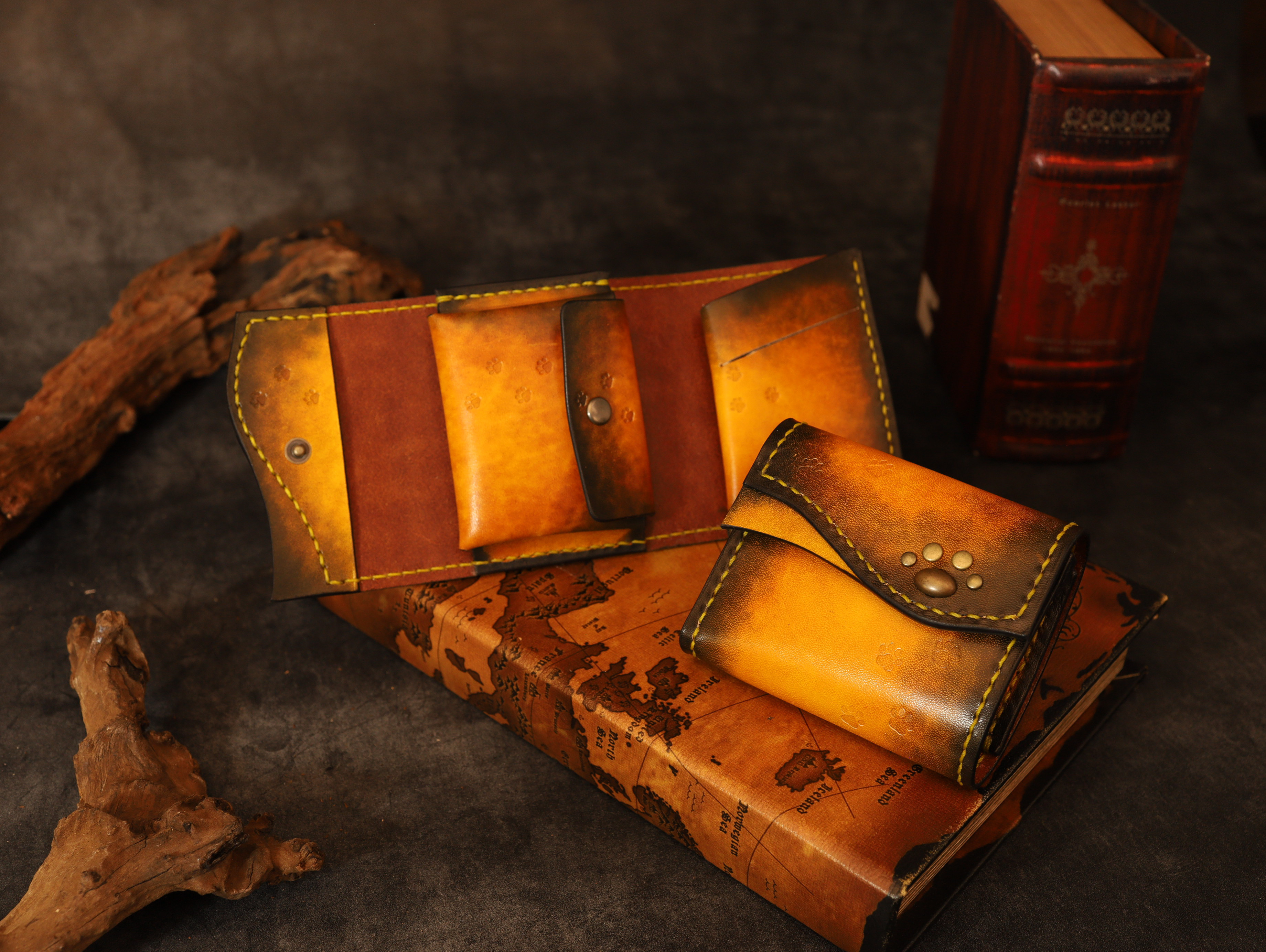 【猫の肉球ミニ財布】アンティーク手染めの高級レザー  イエロー 本革 ギフト プレゼント